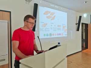 Thomas Splettstoesser presenting at an Adobe Illustrator workshop for scientists in Cologne